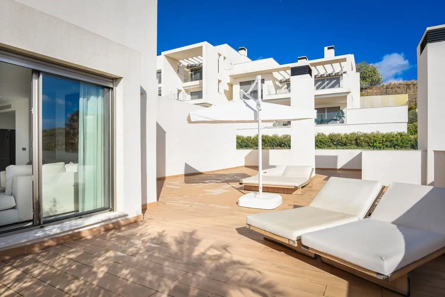 Terrasse von Wohnungen zum Verkauf in Marbella mit Klimaanlage, Möbliert und Ofen