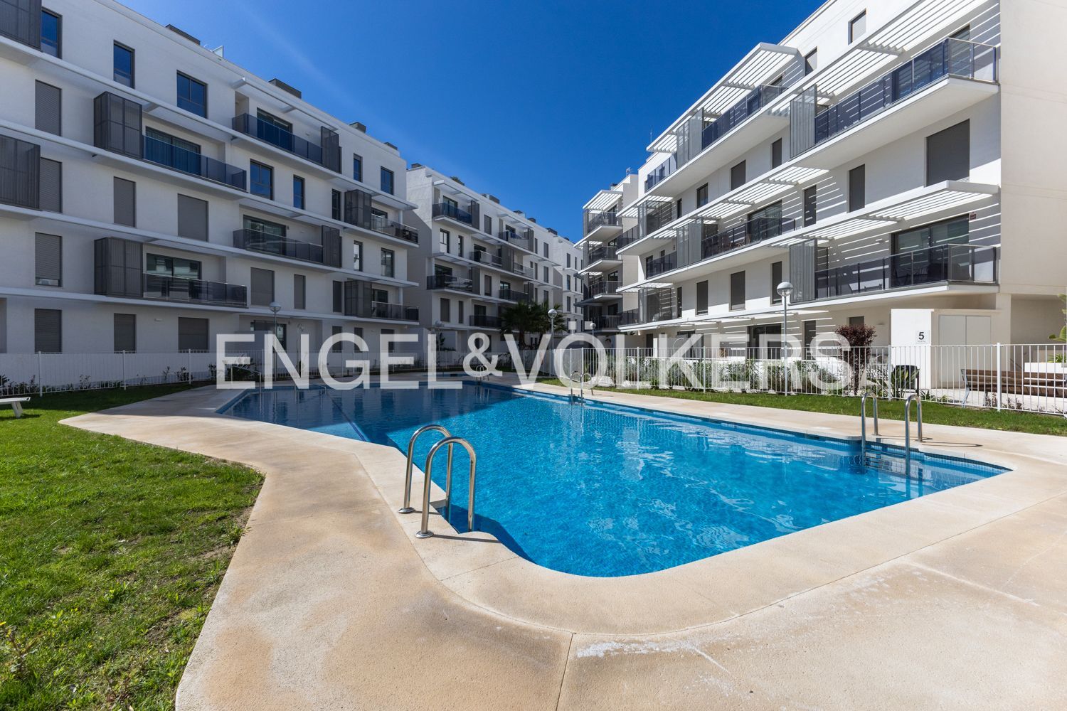 Piscina de Piso de alquiler en Dénia con Aire acondicionado, Calefacción y Terraza