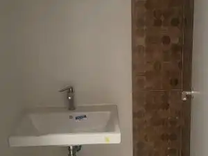 Baño de Nave industrial de alquiler en Alcorcón