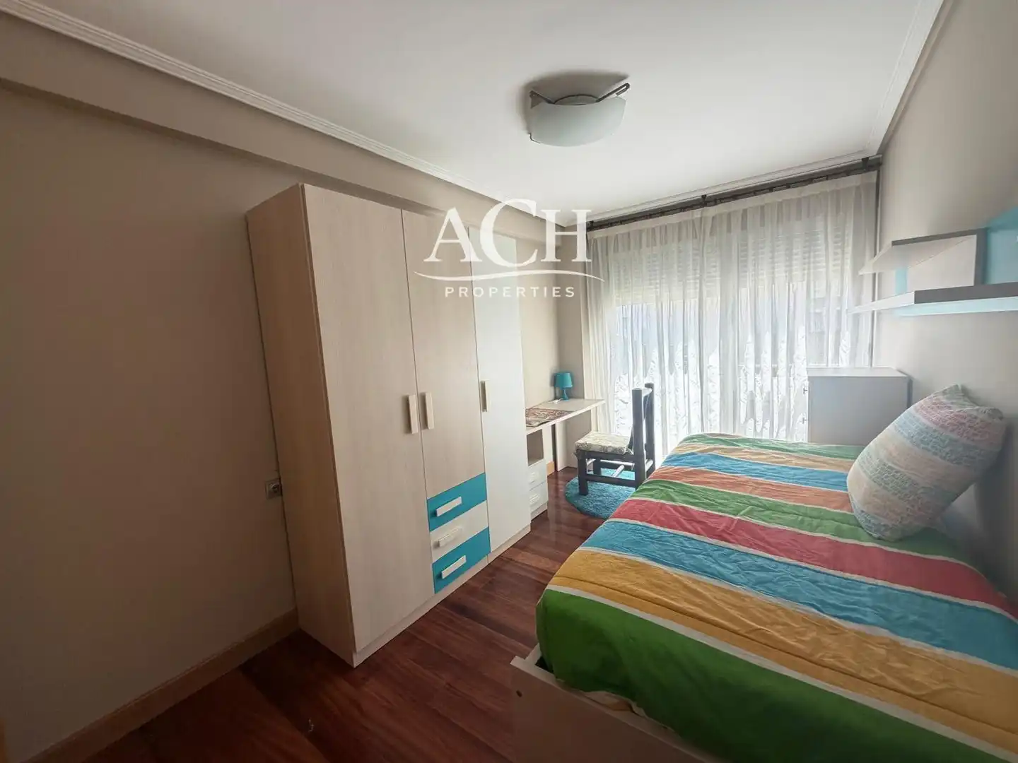 Schlafzimmer von Wohnung zur Miete in Bilbao  mit Heizung, Parkett und Möbliert