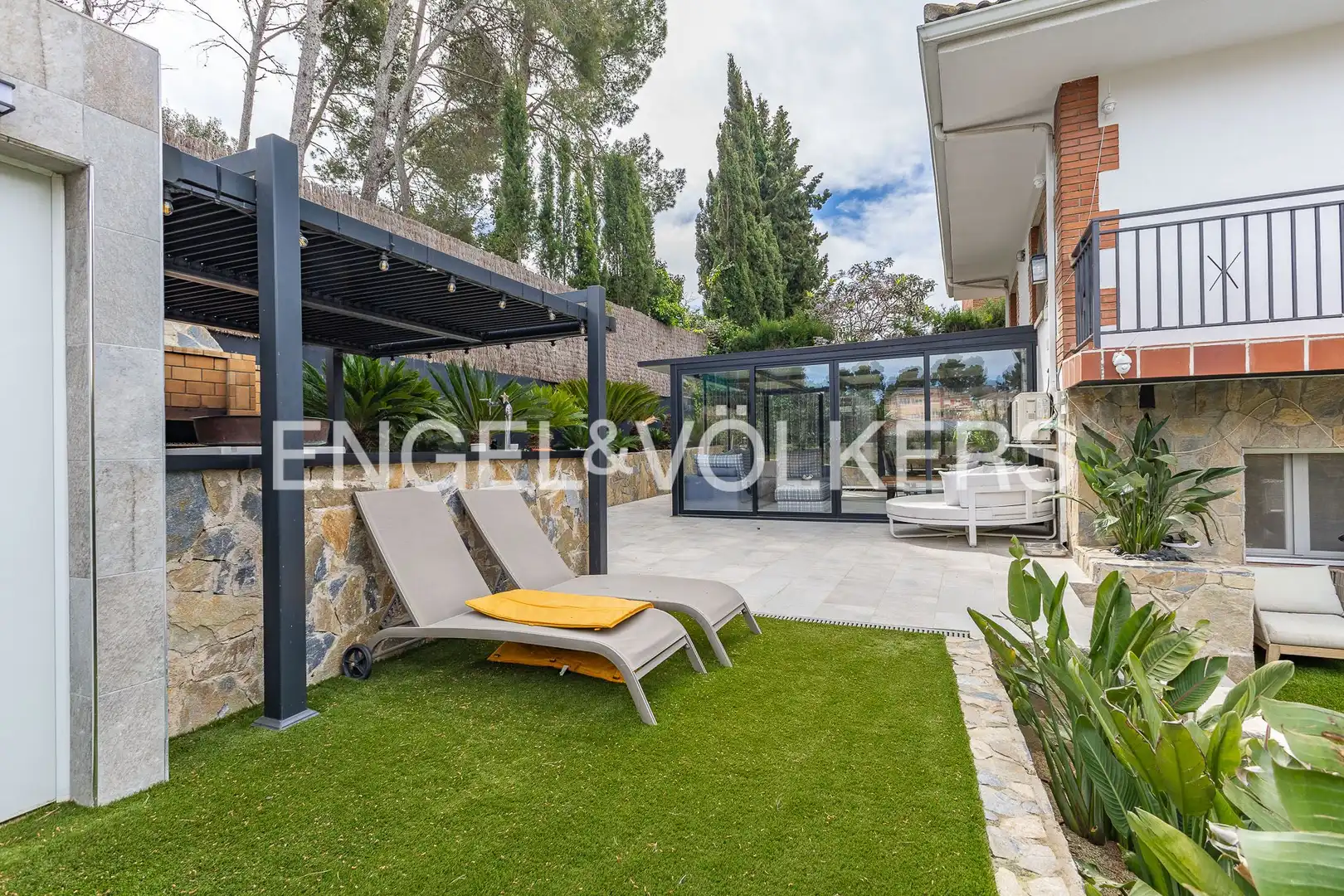 Terraza de Casa adosada en venta en Terrassa con Aire acondicionado, Calefacción y Jardín privado