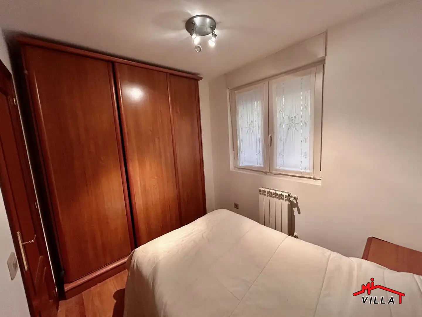 Bedroom of Flat for sale in Laredo  with Heating