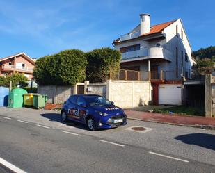 Exterior view of House or chalet to rent in Vilagarcía de Arousa  with Terrace and Balcony