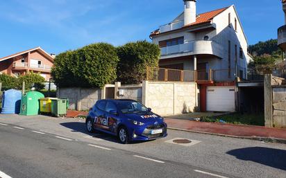 Vista exterior de Casa o xalet de lloguer en Vilagarcía de Arousa amb Terrassa i Balcó