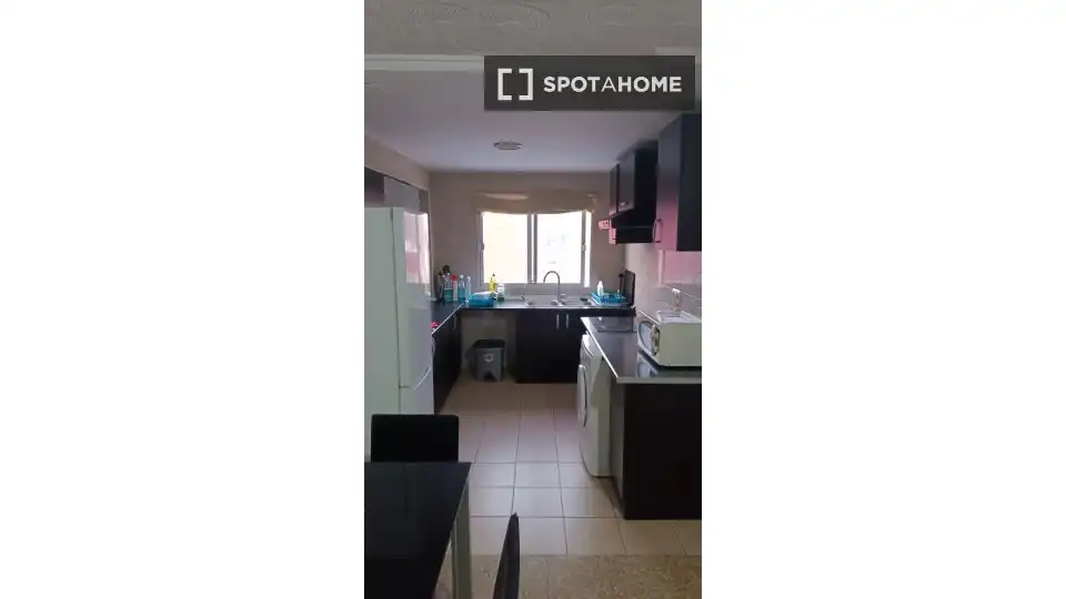 Cocina de Piso para compartir en Moncada con Aire acondicionado, Calefacción y Amueblado