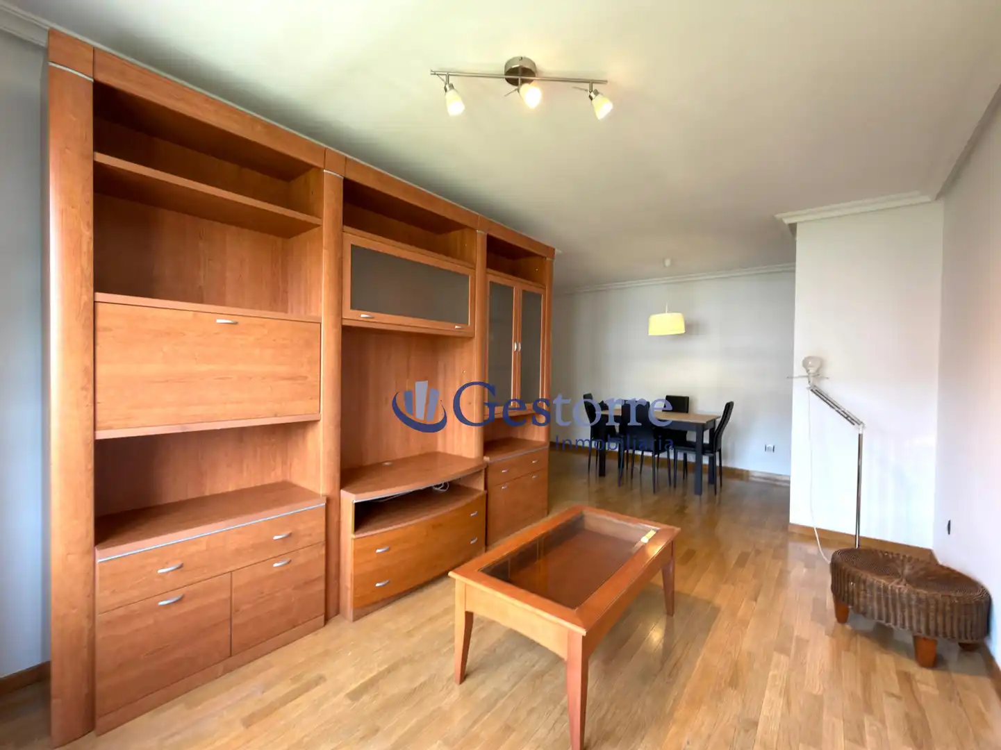 Flat for rent in Oviedo - Calle Favila, Parque del Oeste