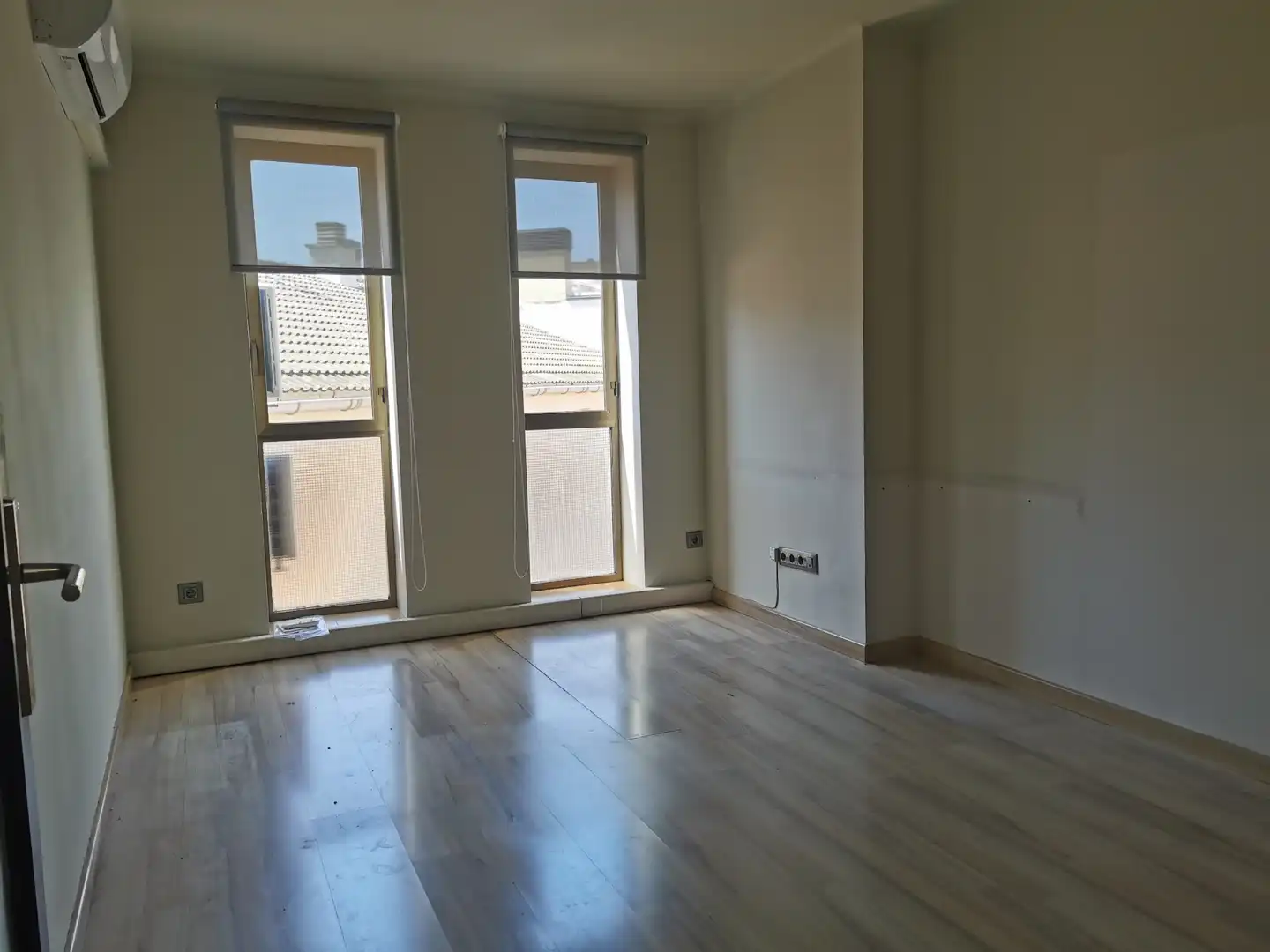 Bedroom of Office for sale in Manresa  with Air Conditioner