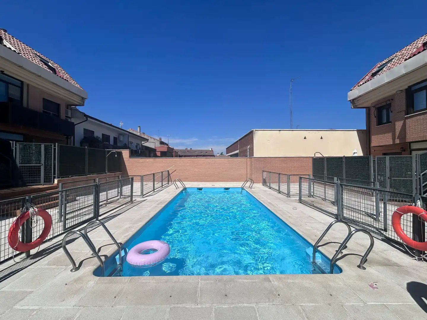 Schwimmbecken von Wohnung zum Verkauf in Pozuelo de Alarcón mit Heizung, Parkett und Gemeinschaftspool