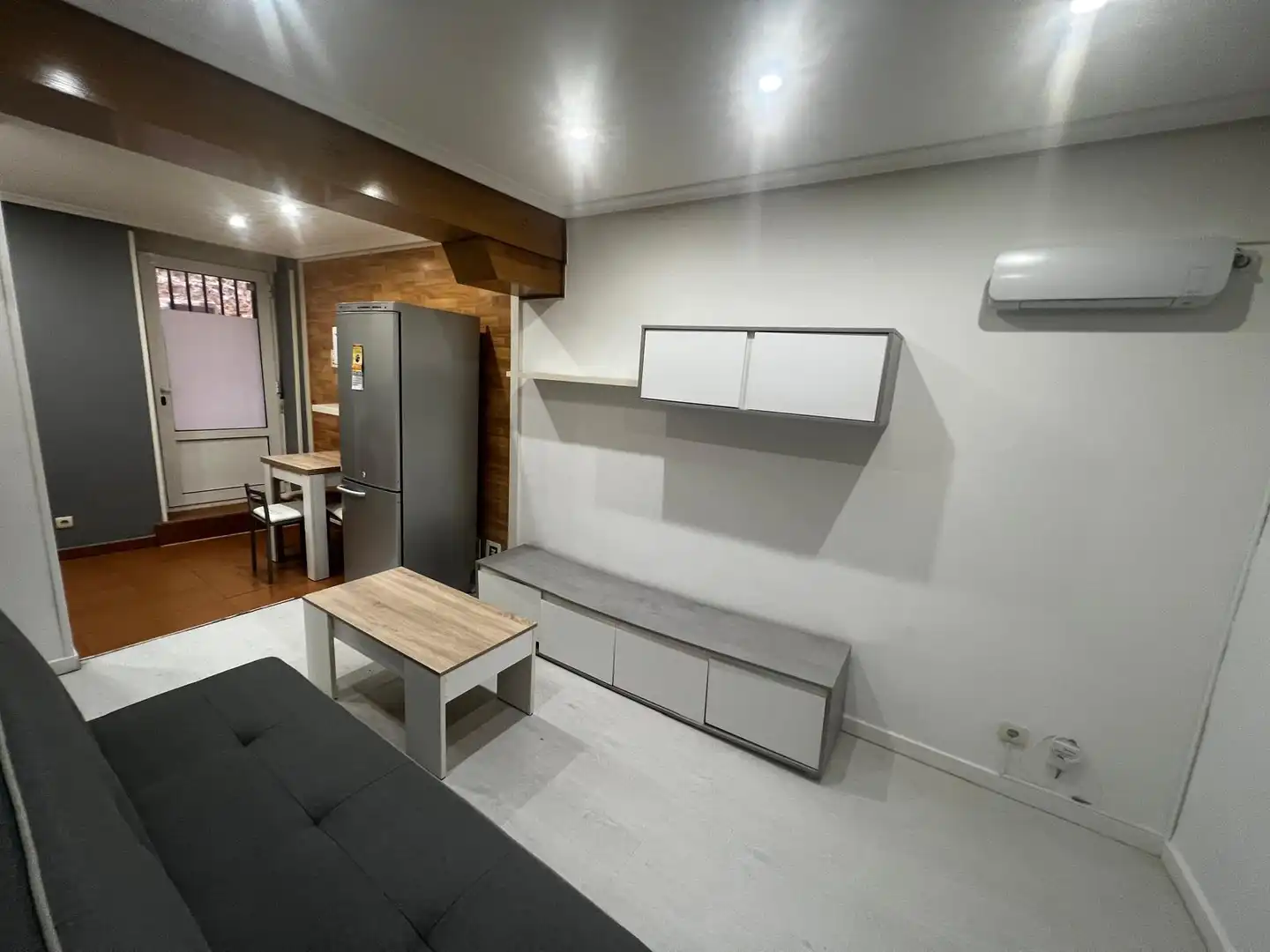 Sala d'estar de Apartament en venda en Burgos amb Parquet