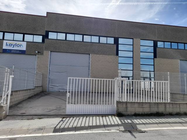 Nave industrial en Alquiler en Calle Aldaraví en Subirats