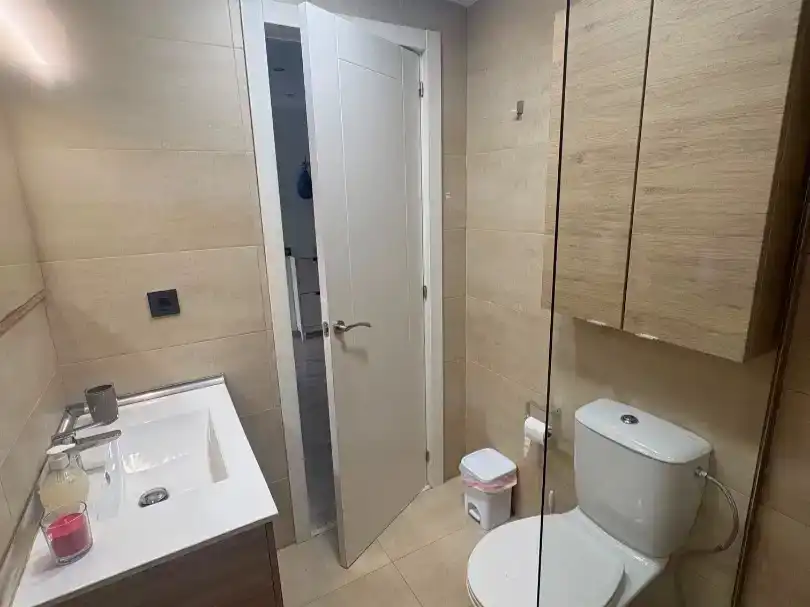 Badezimmer von Wohnung zur Miete in  Almería Capital mit Klimaanlage, Schwimmbad und Balkon
