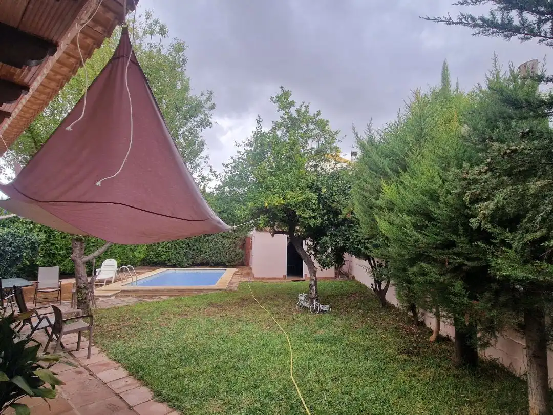 Chalet con piscina en venta en Calle Miguel de Cervantes 13, imagen 3