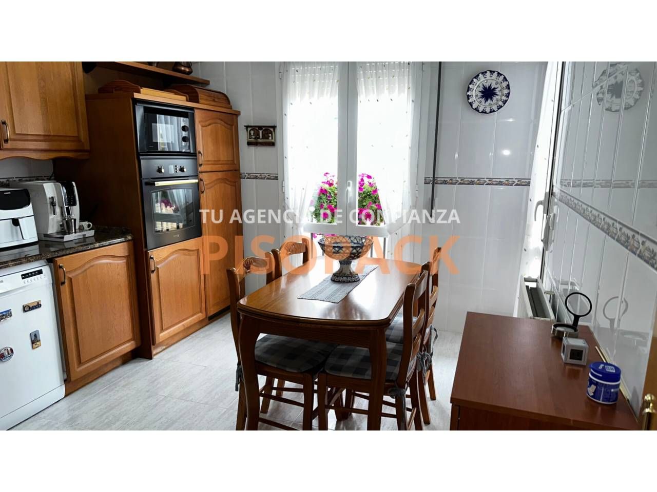 Cuina de Casa adosada en venda en Aoiz / Agoitz amb Aire condicionat, Calefacció i Jardí privat