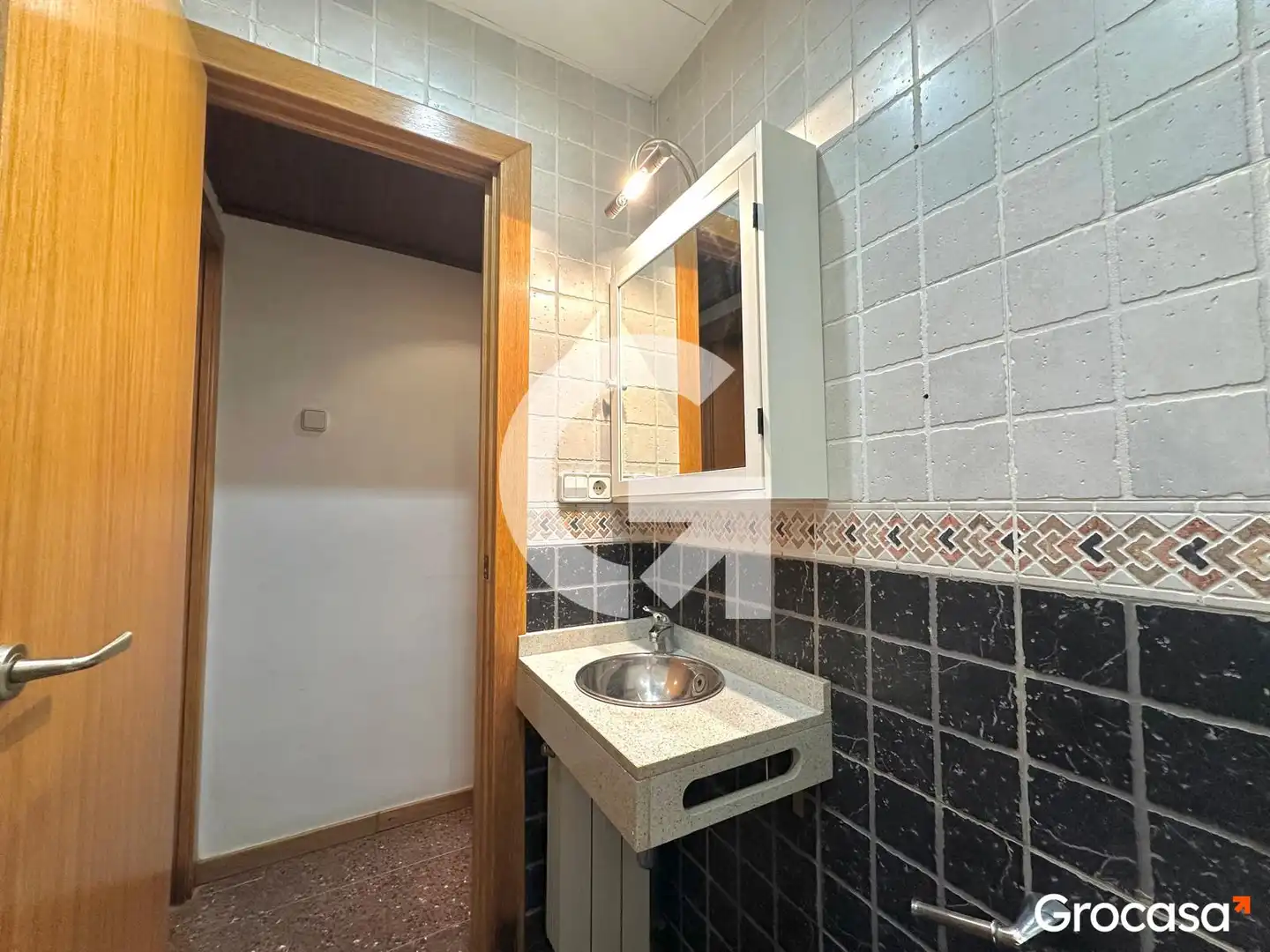 Bathroom of Flat for sale in Barcelona  with Air Conditioner, Heating and Oven