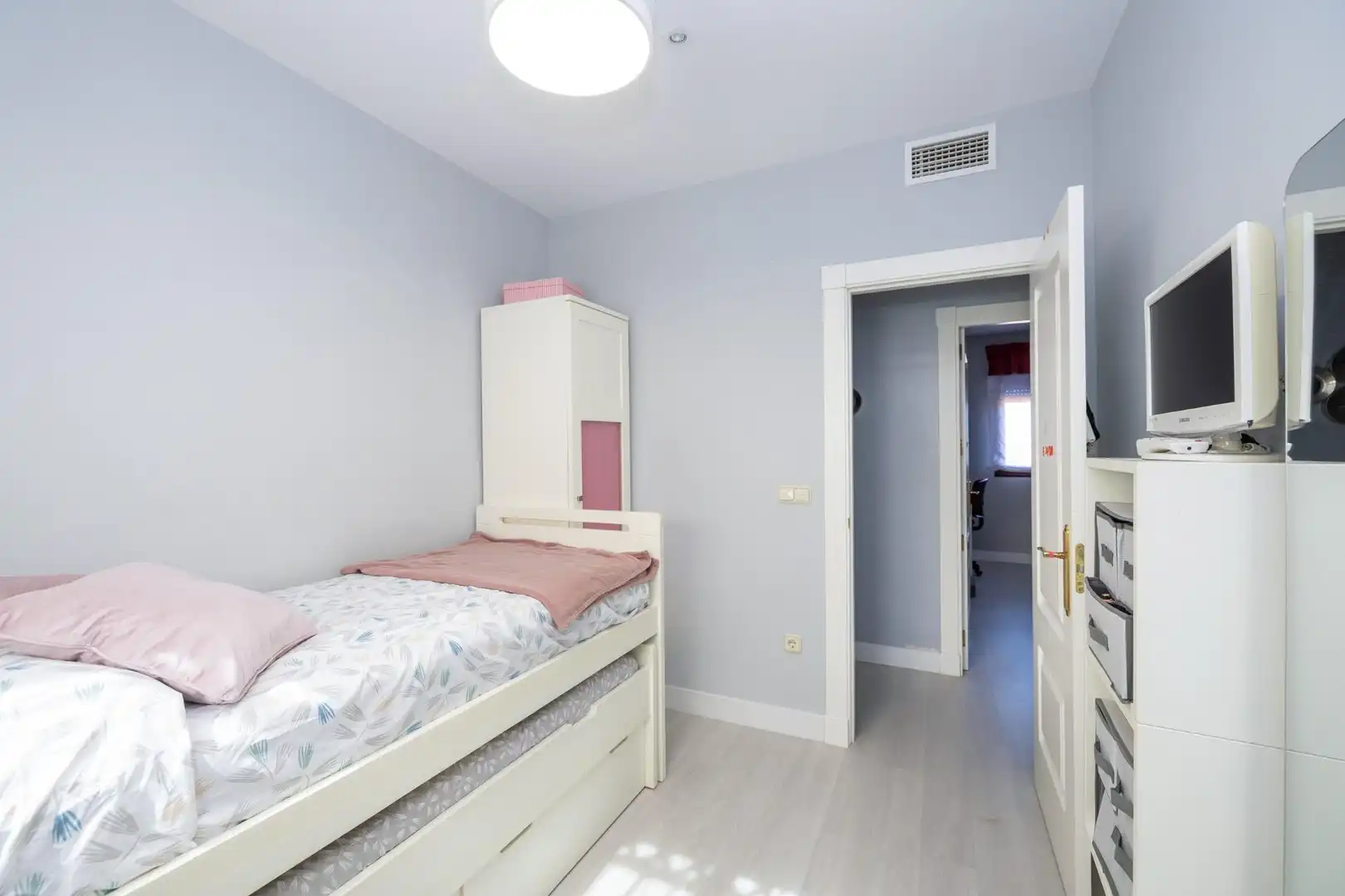 Schlafzimmer von Dachboden zum Verkauf in Motril mit Klimaanlage, Terrasse und Abstellraum