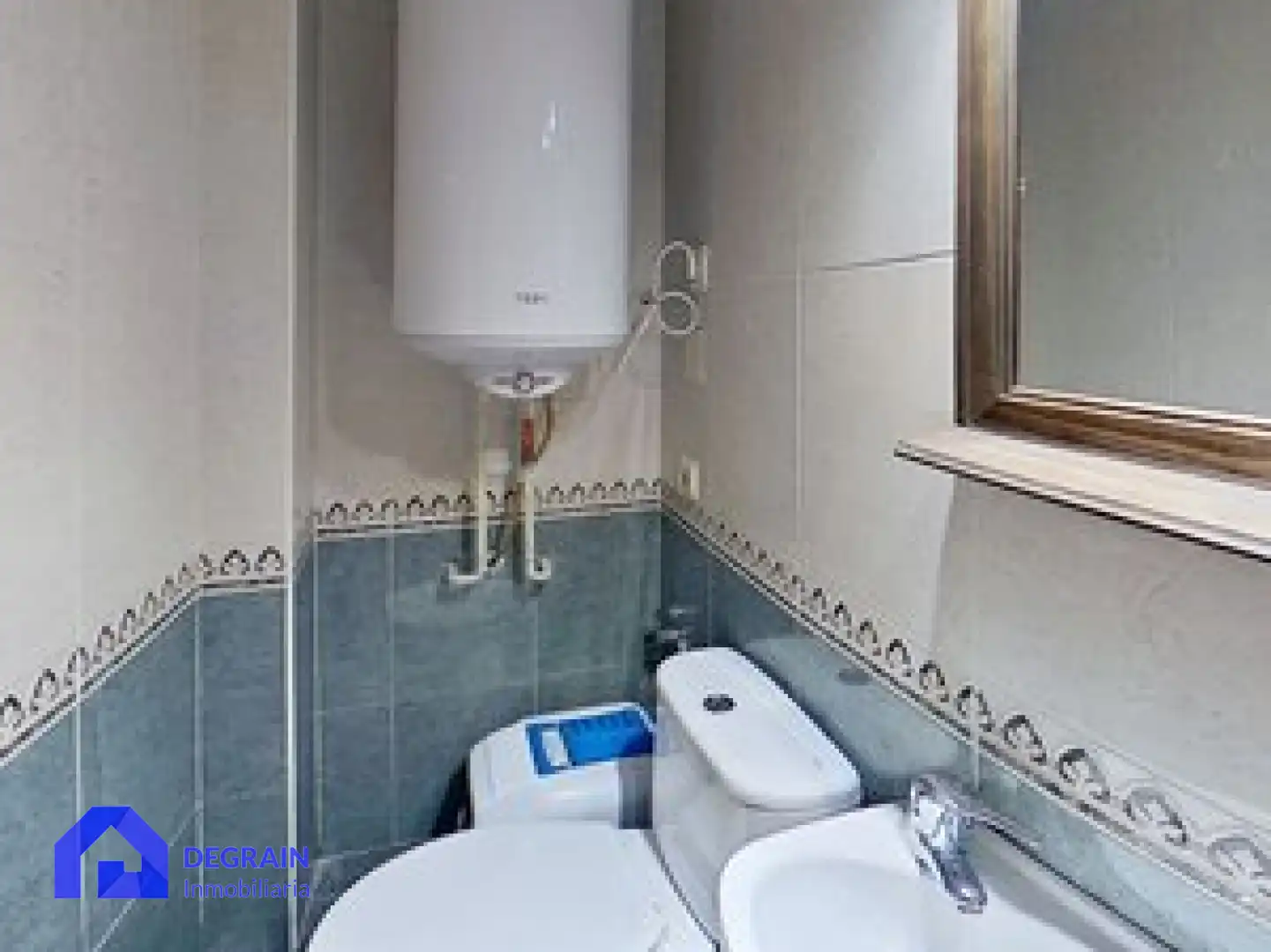 Baño de Piso en venta en Avilés con Calefacción y Trastero