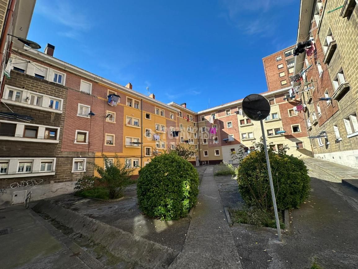 Exterior view of Flat for sale in Bilbao   with Heating and Private garden
