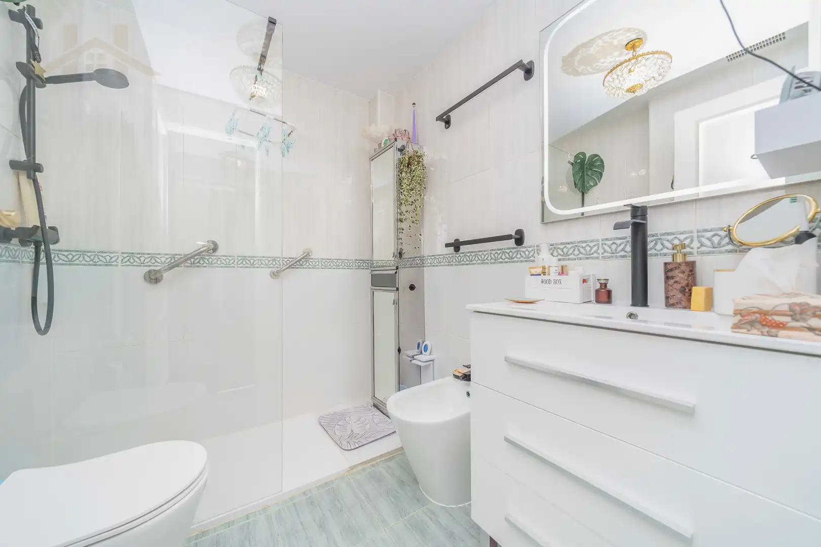 Baño de Piso en venta en San Lorenzo de El Escorial con Aire acondicionado, Jardín privado y Amueblado