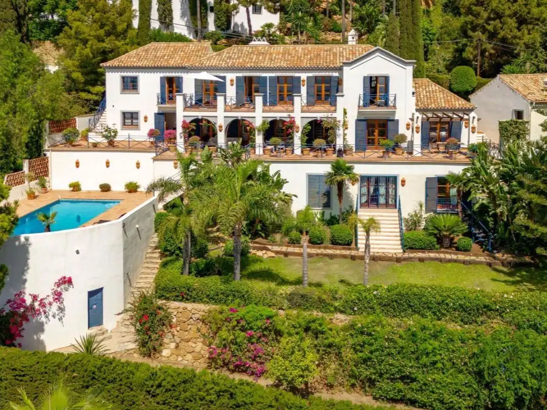 Exterior view of Houses for sale in Benahavís  with Air Conditioner, Swimming Pool and Balcony