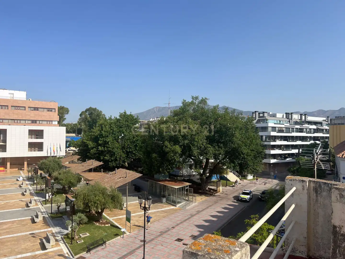 Edifici en venda a Avenida Condes de San Isidro, Fuengirola, Spain, -1, Puerto Deportivo