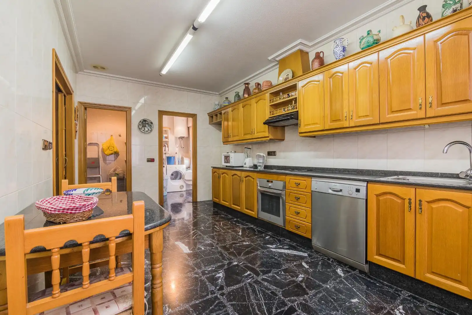 Cuina de Casa o xalet en venda en Elche / Elx amb Jardí privat, Terrassa i Piscina