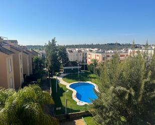 Piscina de Àtic en venda en Tomares amb Aire condicionat, Calefacció i Jardí privat
