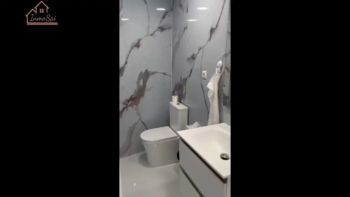Bathroom of Industrial buildings for sale in Madrid