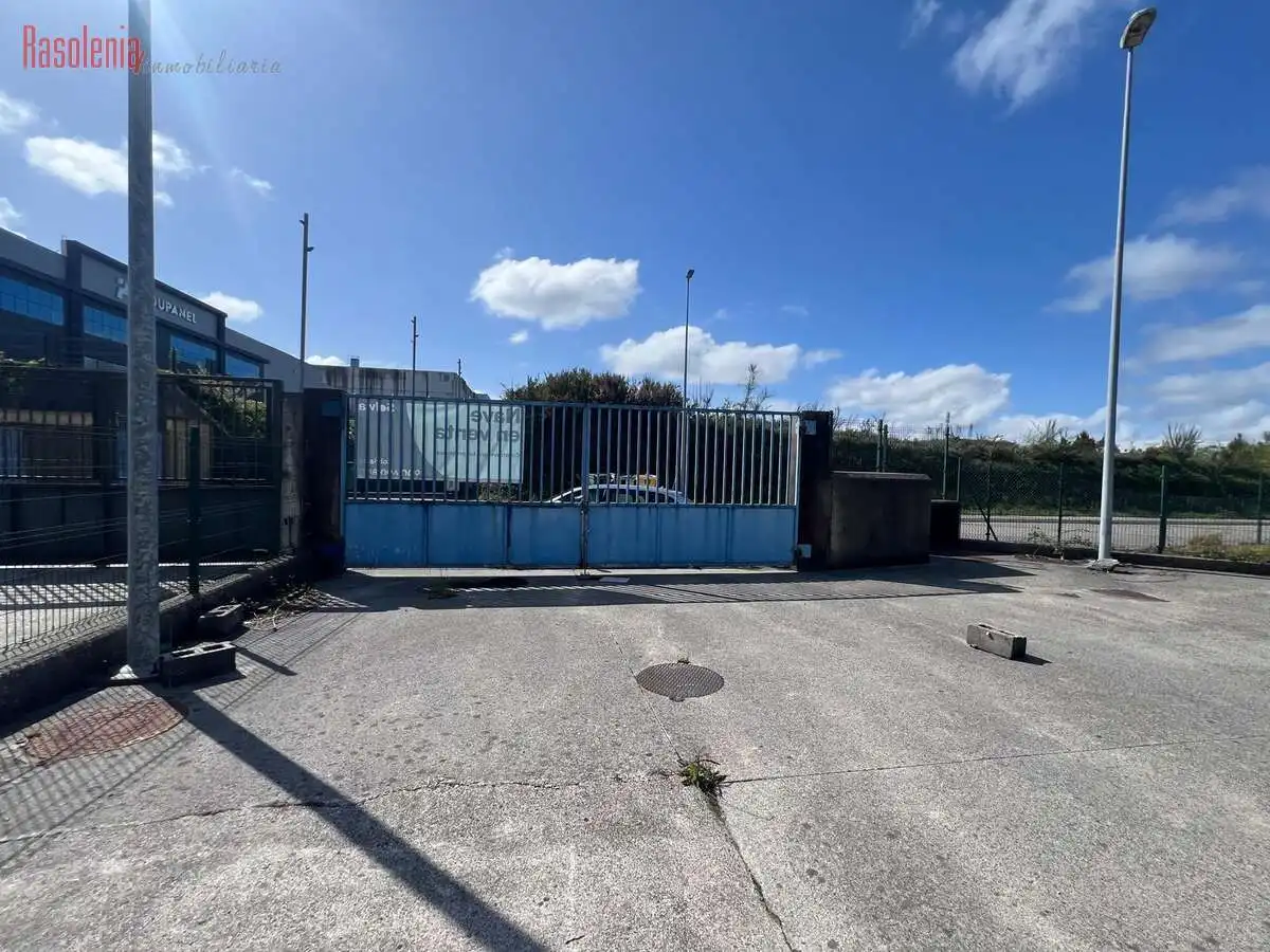 Vista exterior de Nave industrial en venta en Cerceda