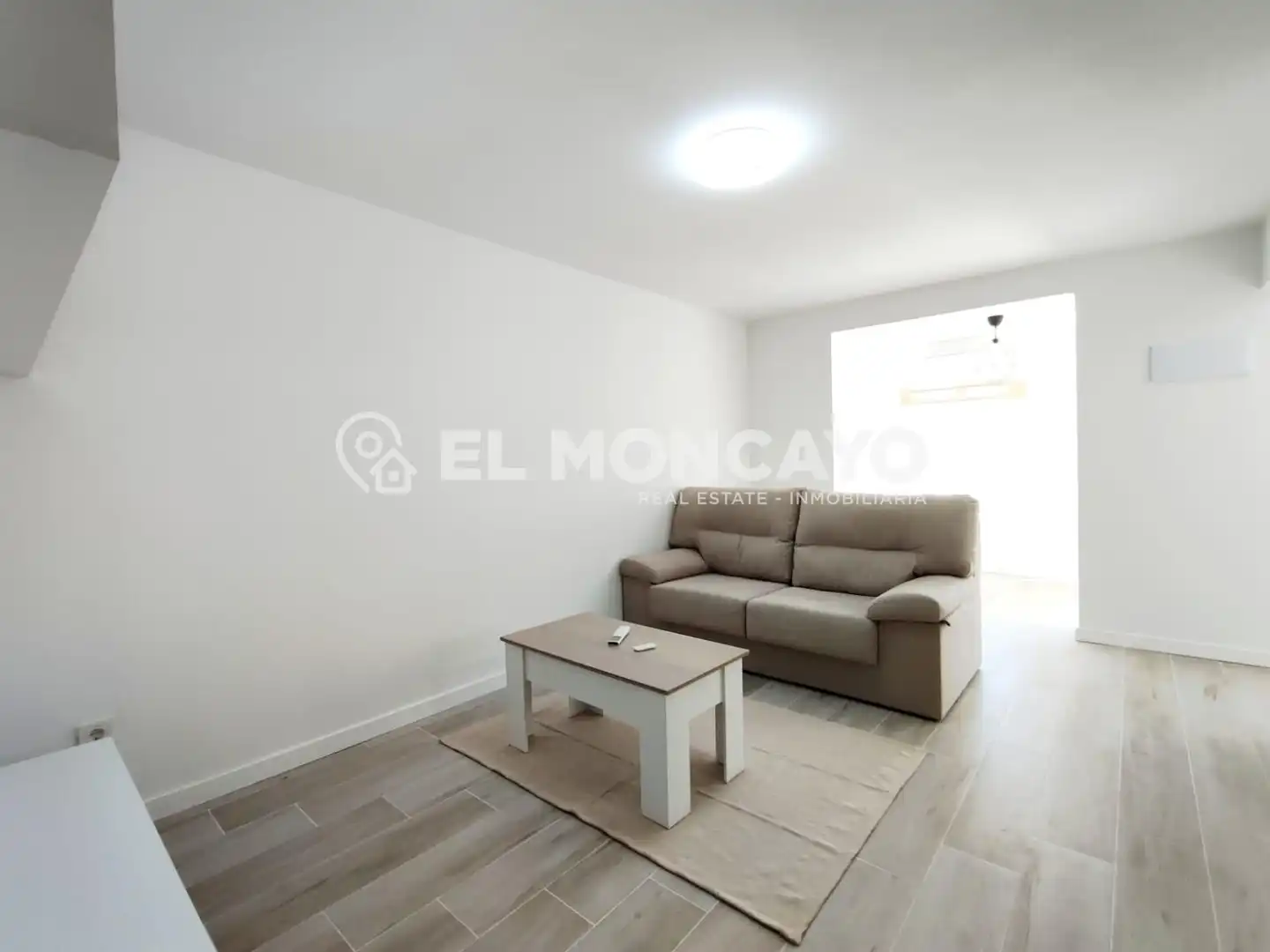 Sala d'estar de Casa adosada en venda en Torrevieja amb Aire condicionat, Calefacció i Terrassa