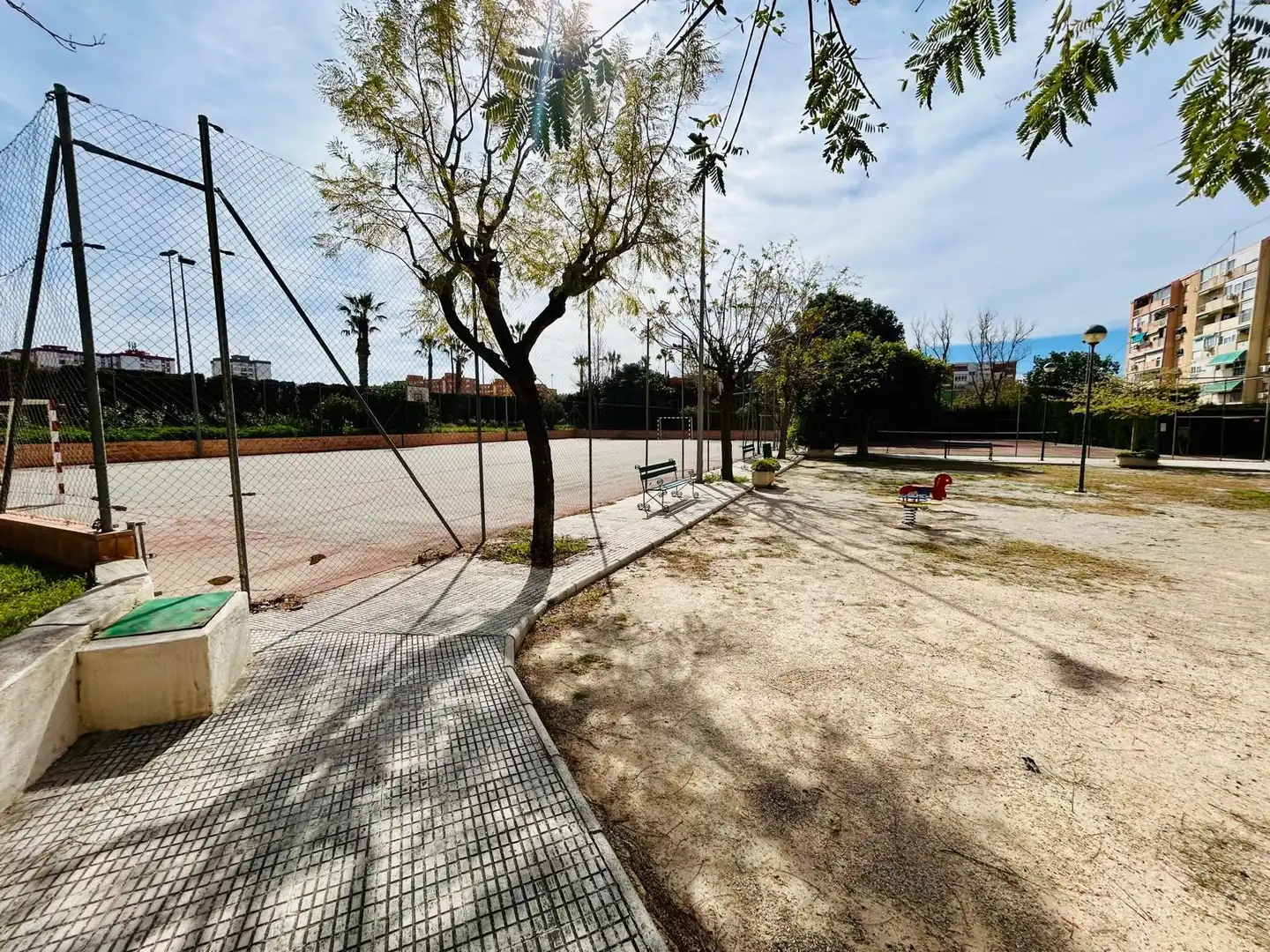 Aparcament de Pis en venda en Alicante / Alacant amb Aire condicionat, Jardí privat i Moblat