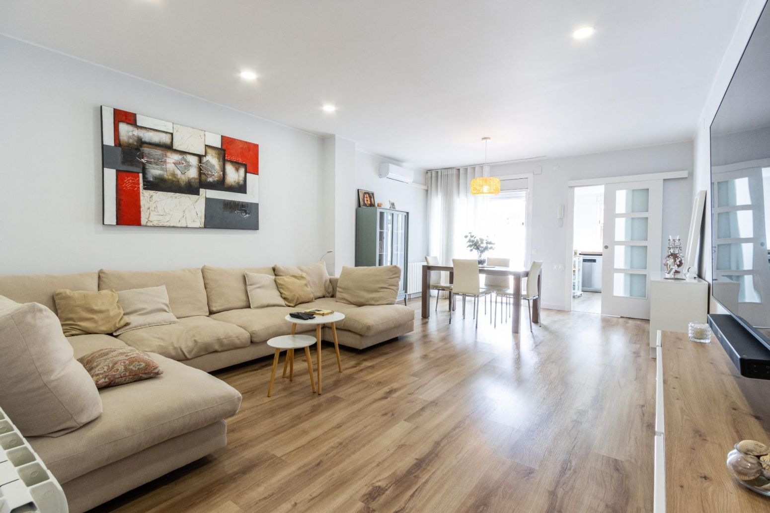 Sala d'estar de Casa o xalet en venda en Terrassa amb Calefacció, Parquet i Terrassa