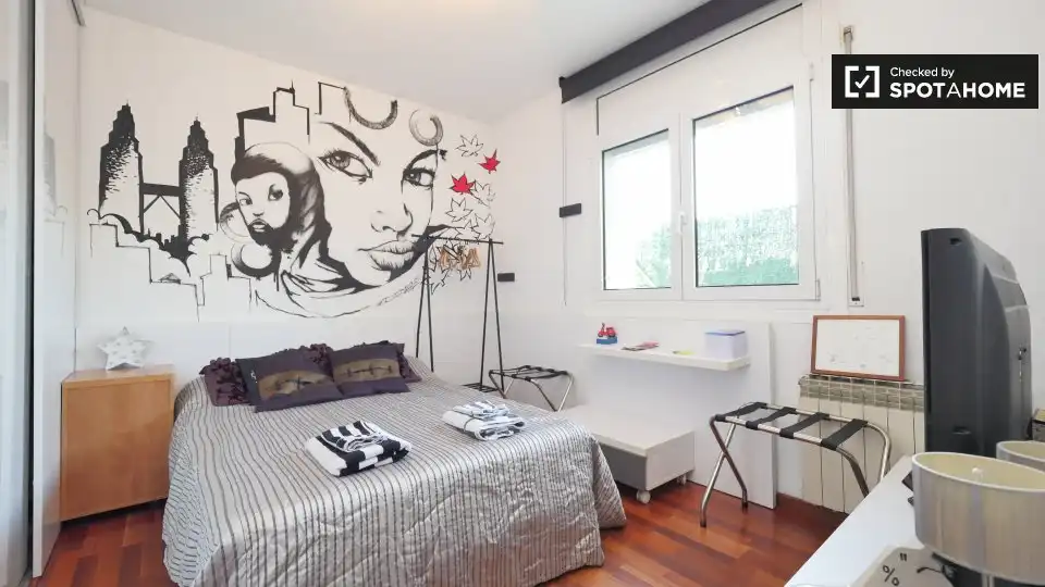 Bedroom of Flat for share in Barcelona  with Air Conditioner, Heating and Furnished