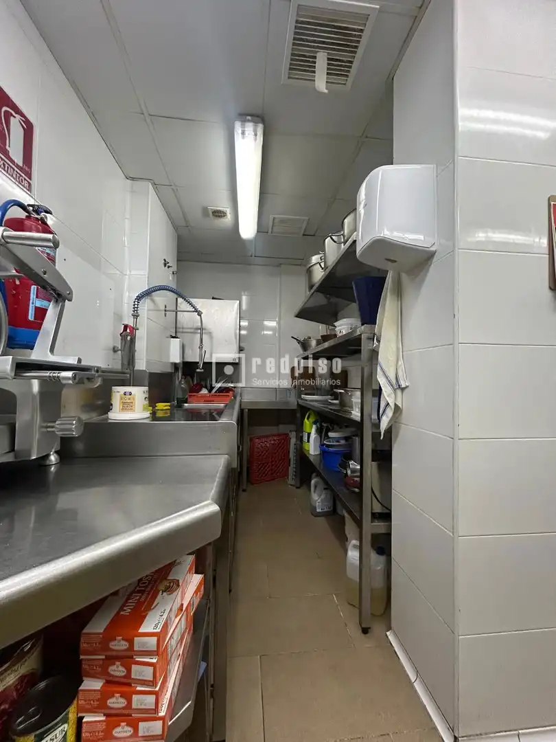 Cuina de Local de lloguer en Torremolinos amb Aire condicionat