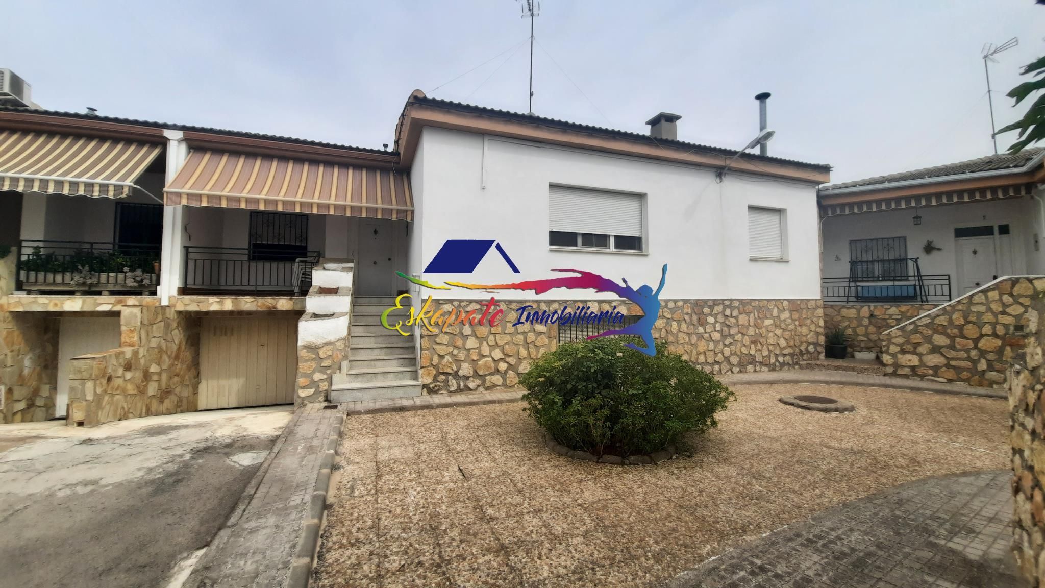 Exterior view of House or chalet for sale in Villacañas  with Air Conditioner, Terrace and Storage room