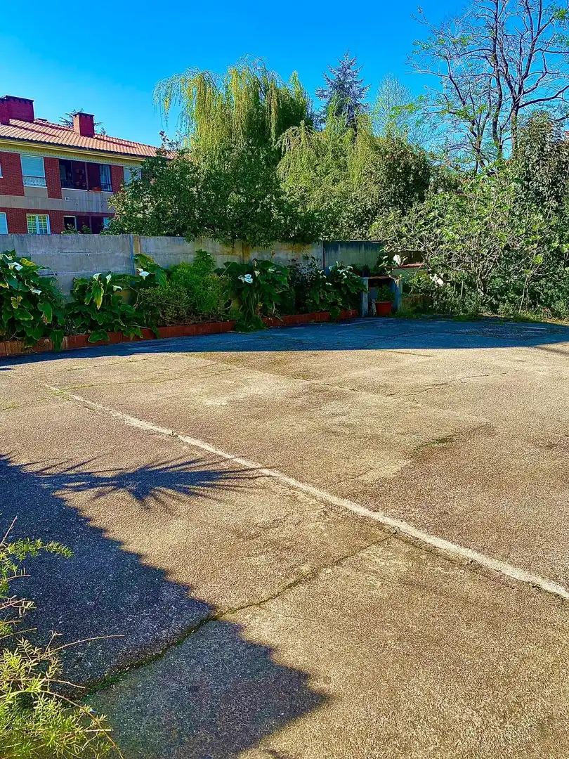 Parking de Local en traspaso en Torrelavega  con Aire acondicionado y Calefacción