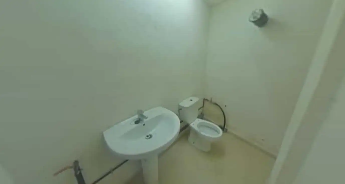 Baño de Local en venta en Baza