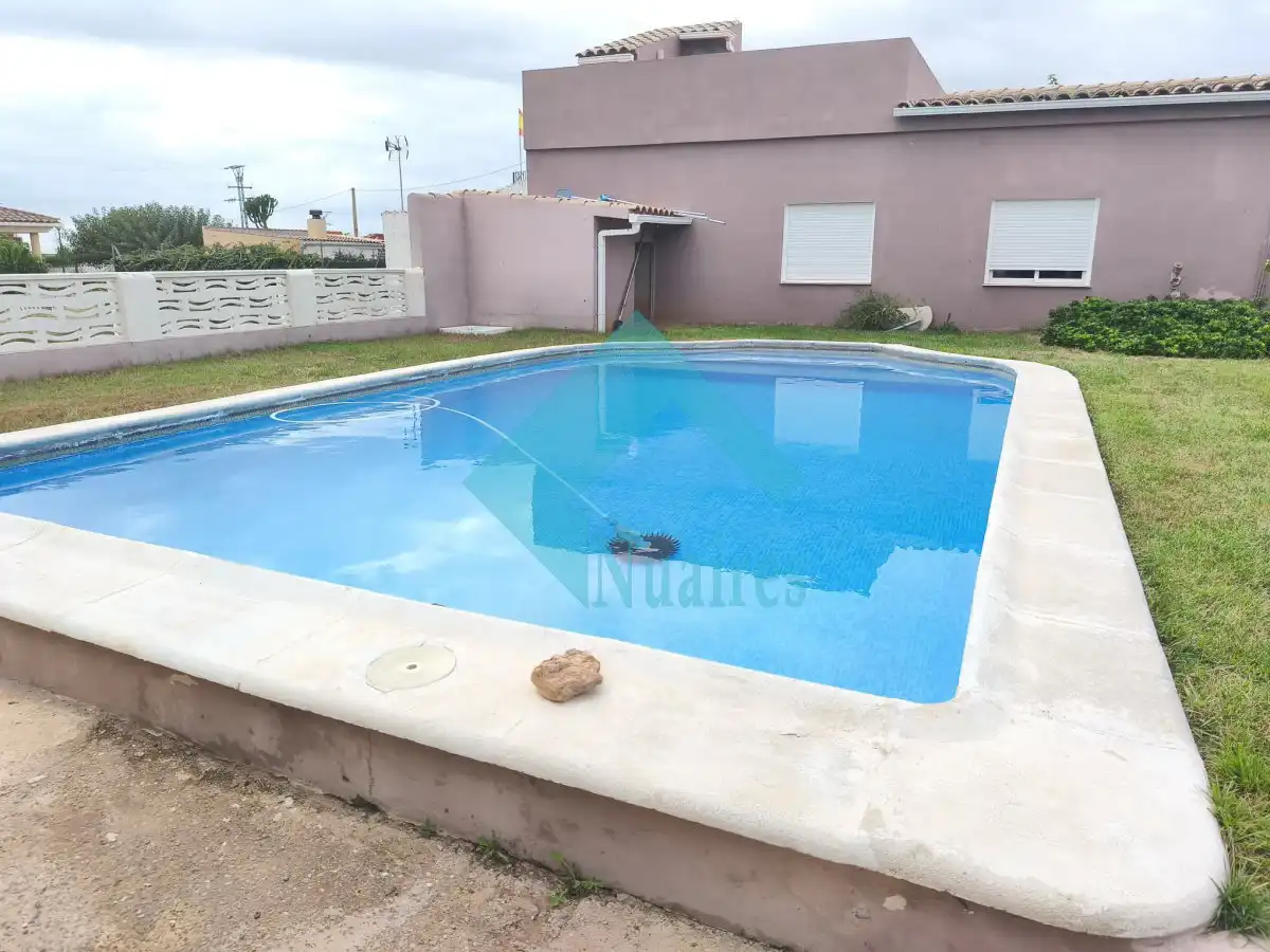 Piscina de Casa o chalet en venta en Castellón de la Plana / Castelló de la Plana con Aire acondicionado, Calefacción y Jardín privado