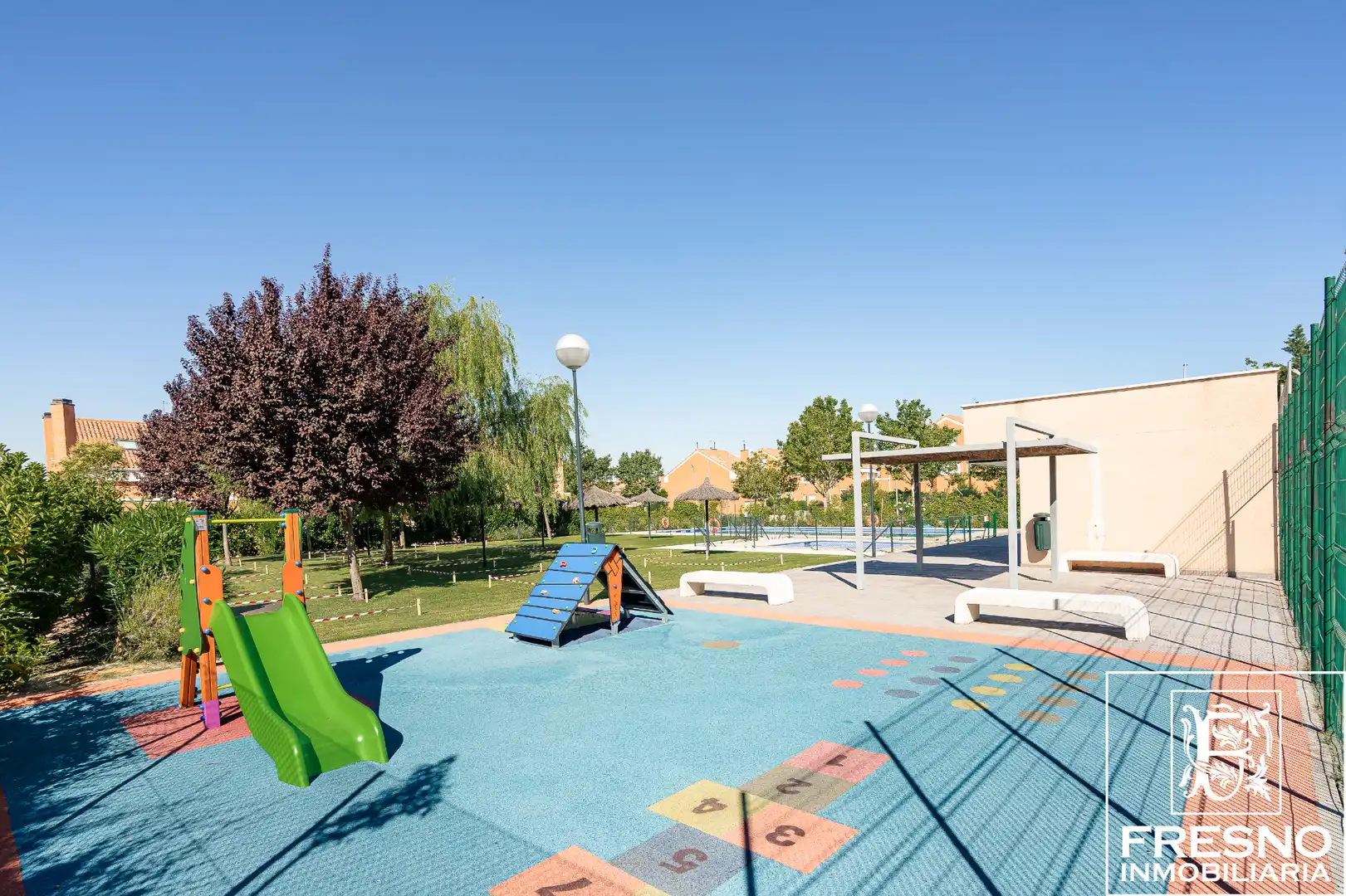 Piscina de Casa adosada en venda en Cobeña amb Aire condicionat, Calefacció i Jardí privat