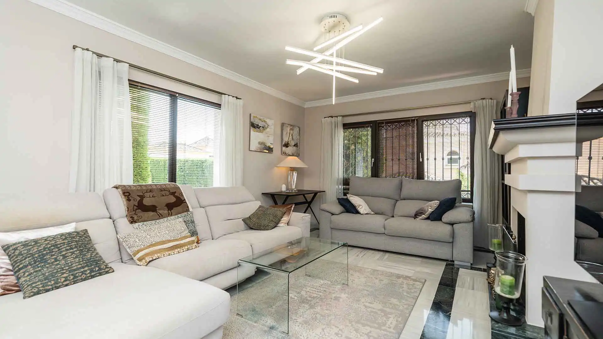 Sala de estar de Casa o chalet de alquiler en Marbella con Aire acondicionado, Jardín privado y Terraza