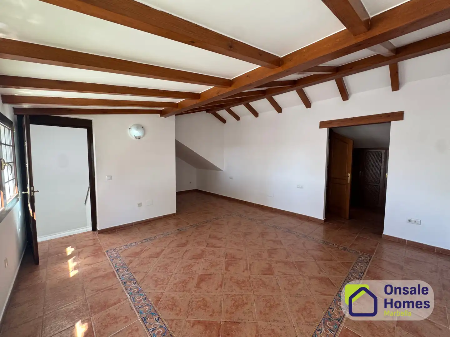 Sala de estar de Casa adosada en venta en Marbella con Terraza, Balcón y Alarma