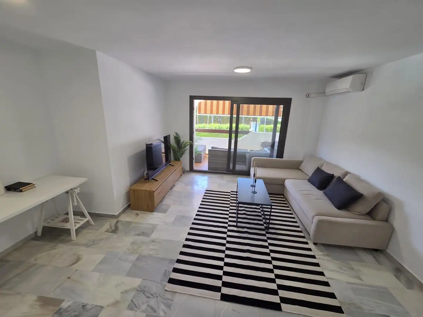 Living room of Flat for sale in Fuengirola  with Terrace