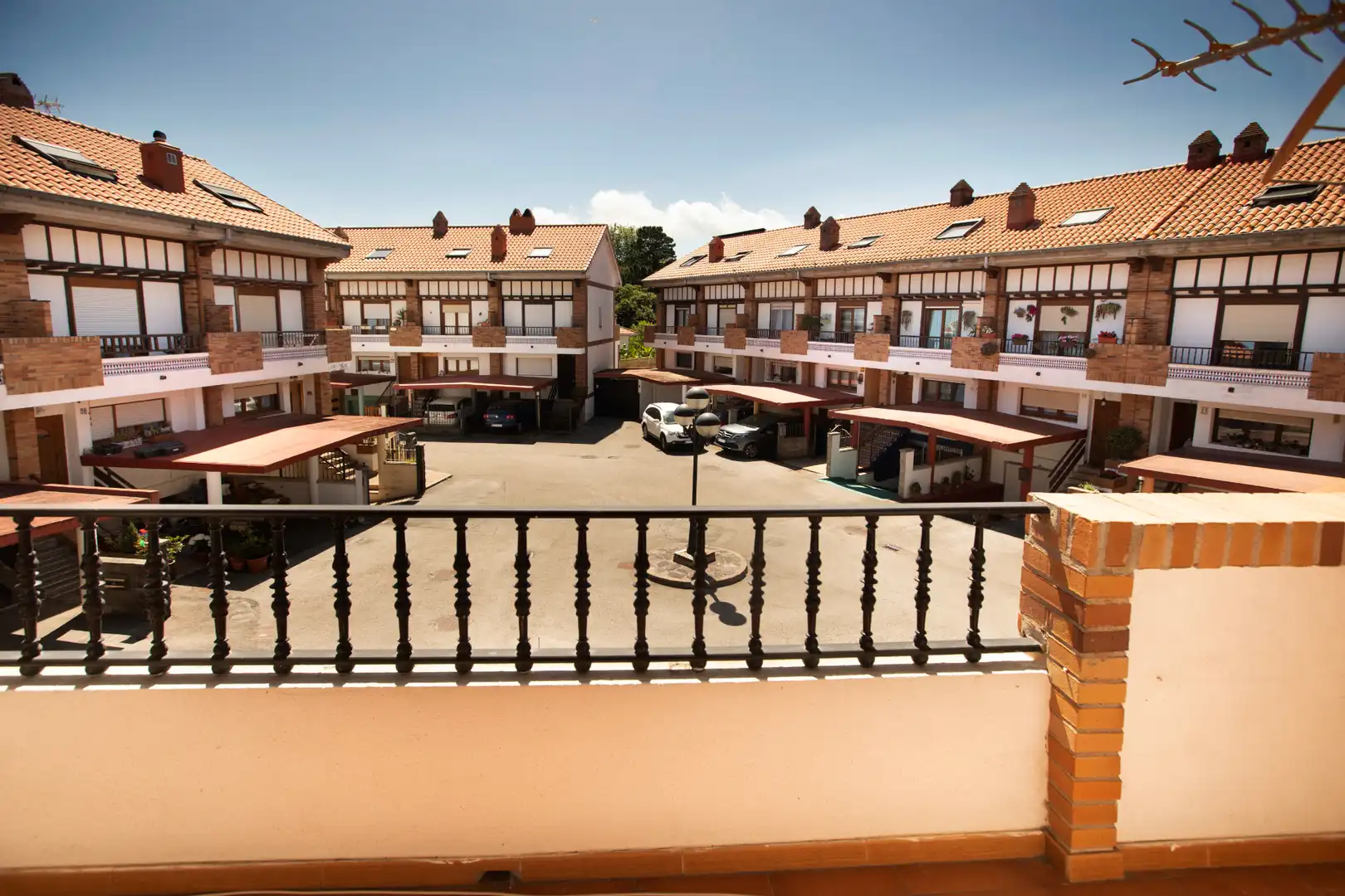 Terrassa de Casa adosada en venda en Camargo amb Calefacció, Jardí privat i Parquet