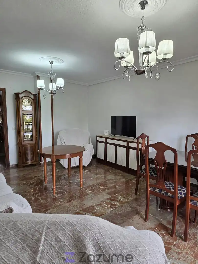 Sala de estar de Piso de alquiler en Jaén con Jardín privado, Piscina y Amueblado