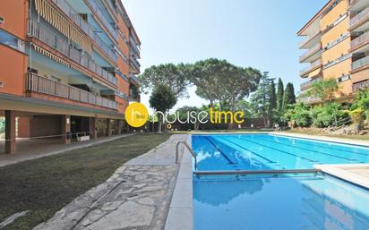 Swimming pool of Flat for sale in Sant Andreu de Llavaneres