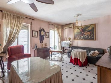 Piso con balcón en venta en Calle Pintor Murillo 3