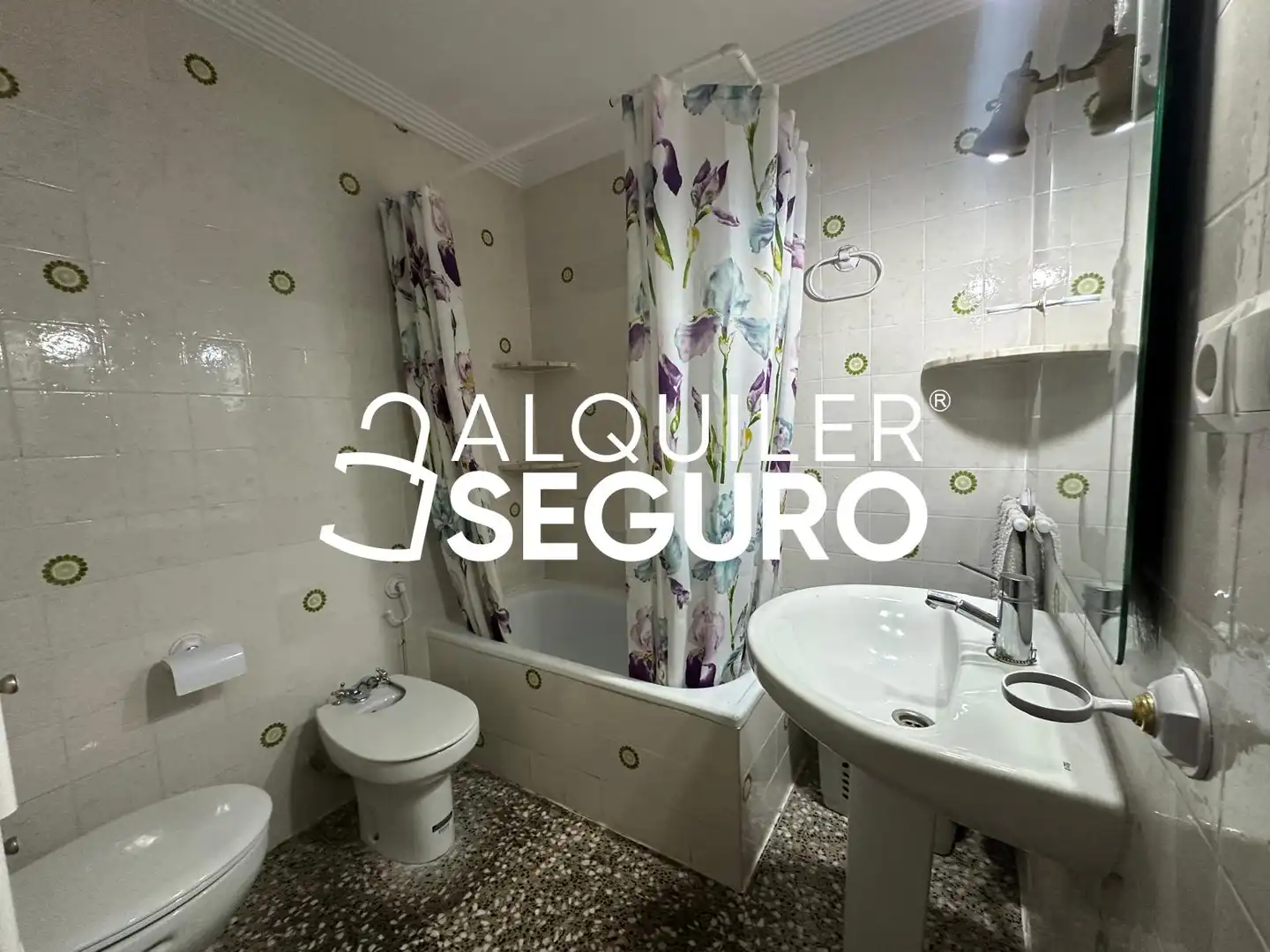 Baño de Piso de alquiler en Aldaia con Terraza y Amueblado