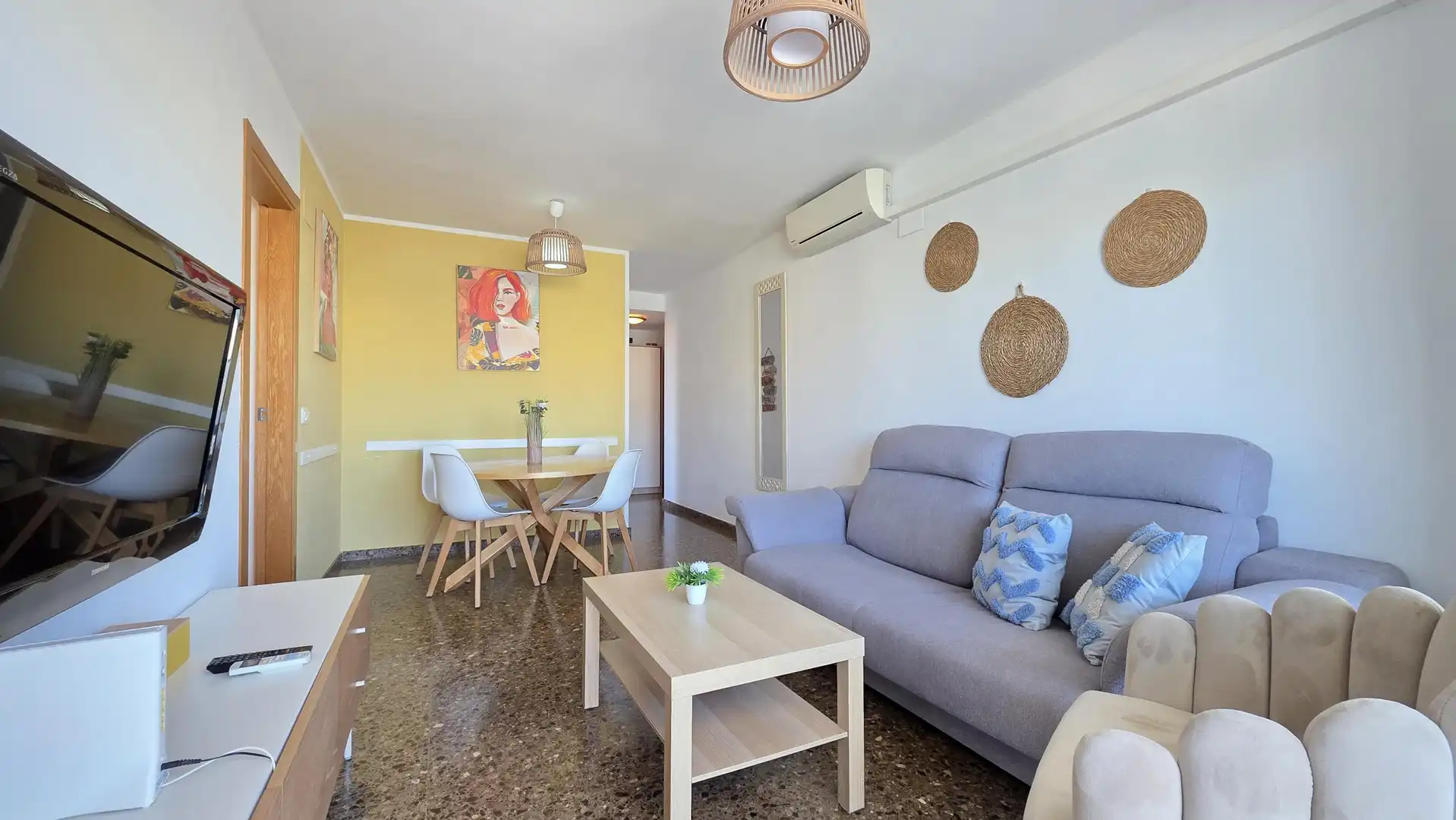 Sala de estar de Piso en venta en Gandia con Terraza, Balcón y Piscina comunitaria