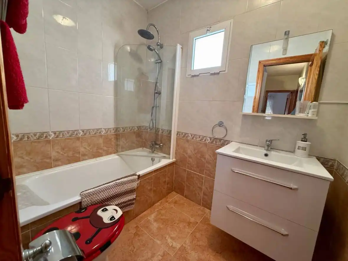 Badezimmer von Wohnungen zum Verkauf in Santa Pola mit Heizung, Terrasse und Schwimmbad