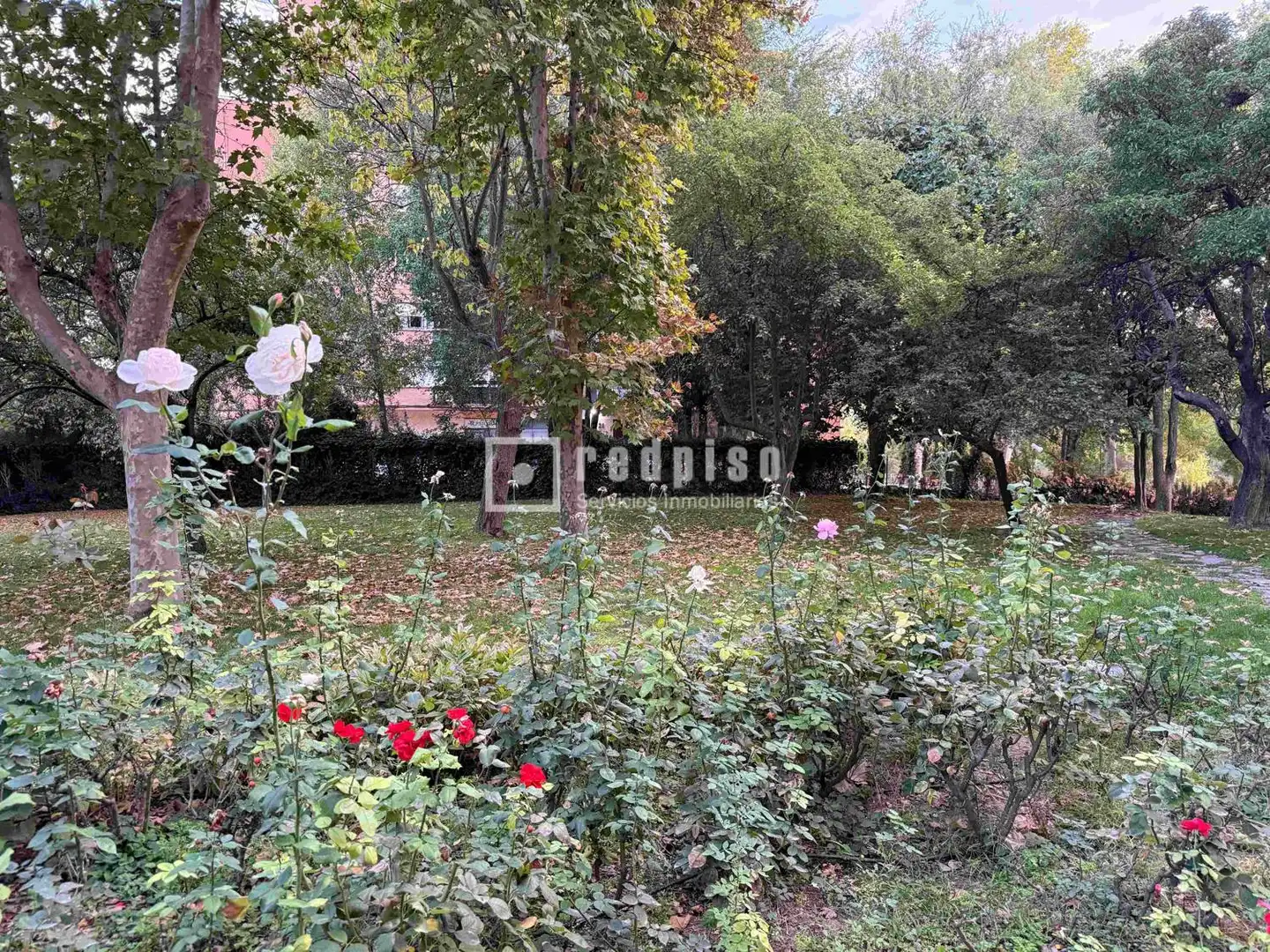 Wohnung zur Miete in Madrid mit Klimaanlage, Heizung und Privatgarten