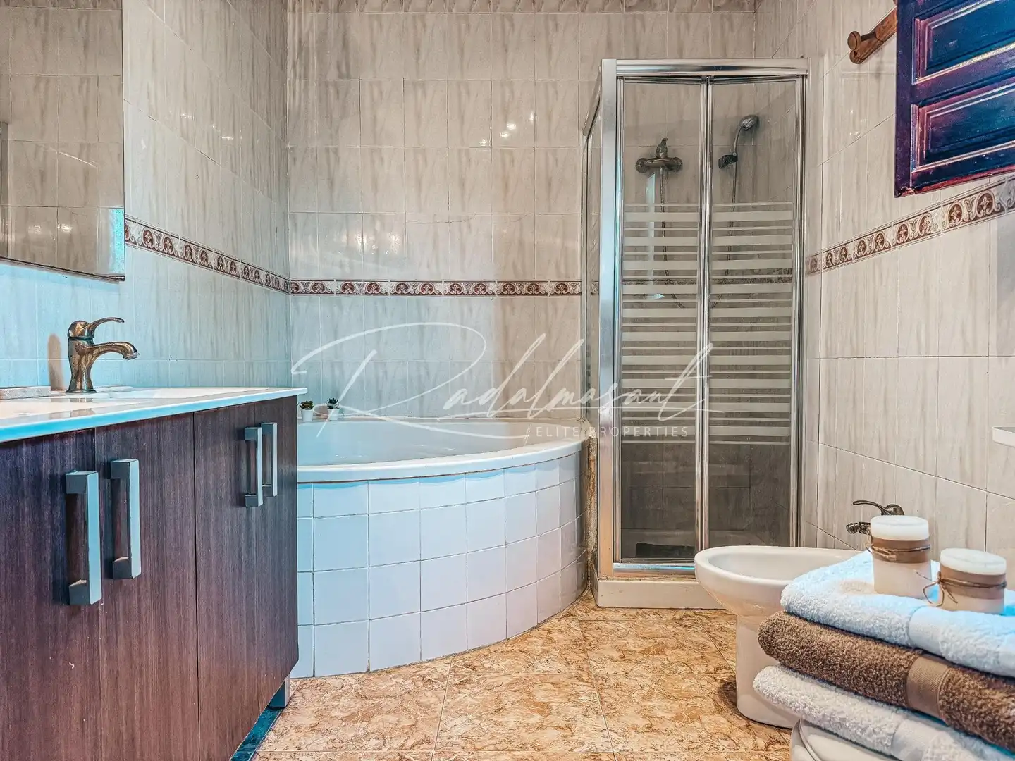 Bathroom of Houses for sale in Reus  with Air Conditioner, Swimming Pool and Furnished